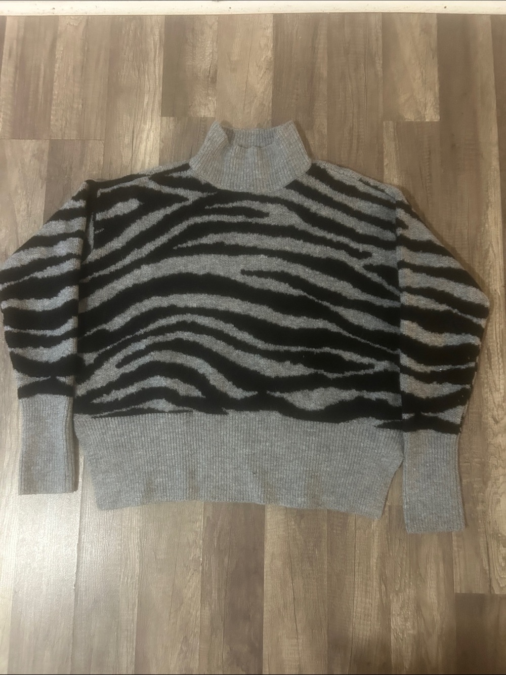 Nine West Women’s Sweater Gray and Black Zebra Mock Neck Size Medium